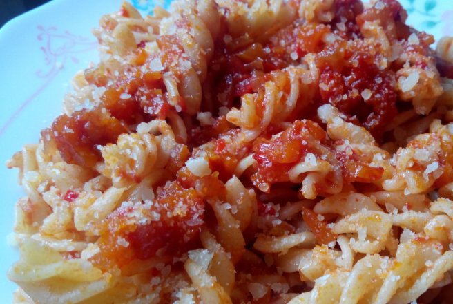 Fusilli cu salsa de legume