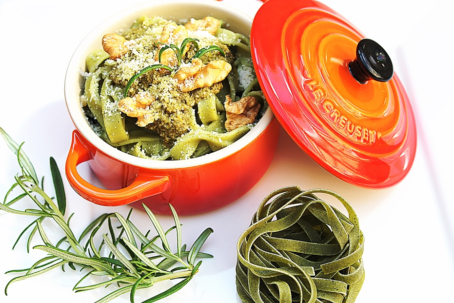 Tagliatelle cu spanac in sos pesto