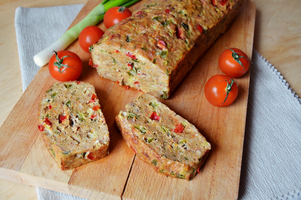 Aperitiv rulada din carne tocata cu legume