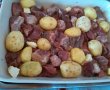 Cartofi noi cu carne de porc la cuptor-1
