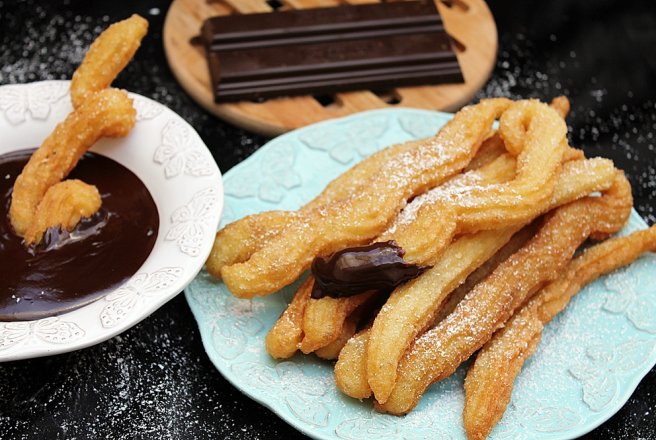 Churros cu sos de ciocolata