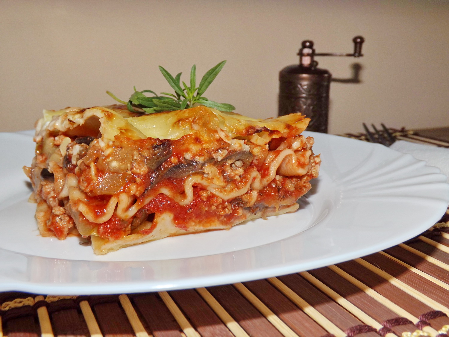 Lasagna cu vinete, dovlecei si carne de porc