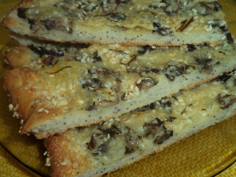 Focaccia cu ciuperci si cascaval