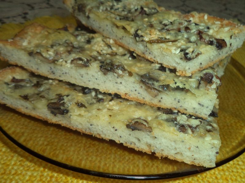 Focaccia cu ciuperci si cascaval