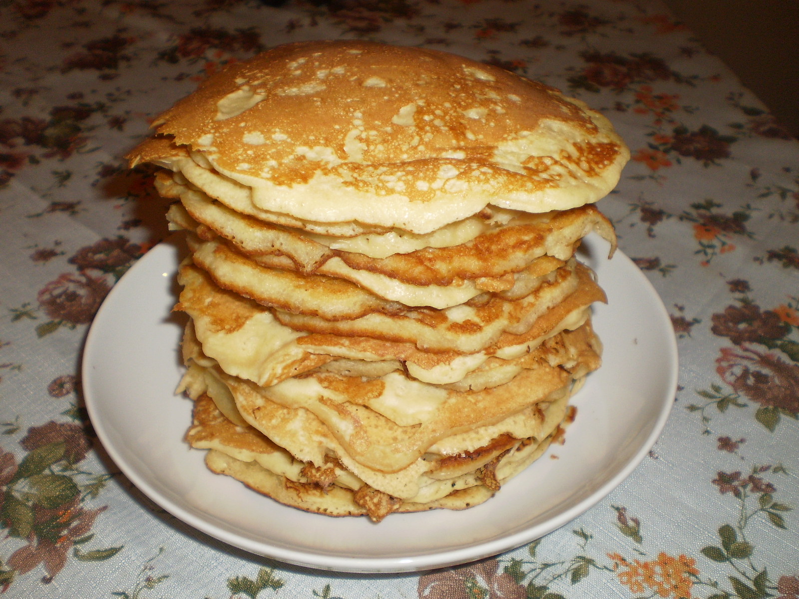 Pancakes cu dulceata de afine si inghetata