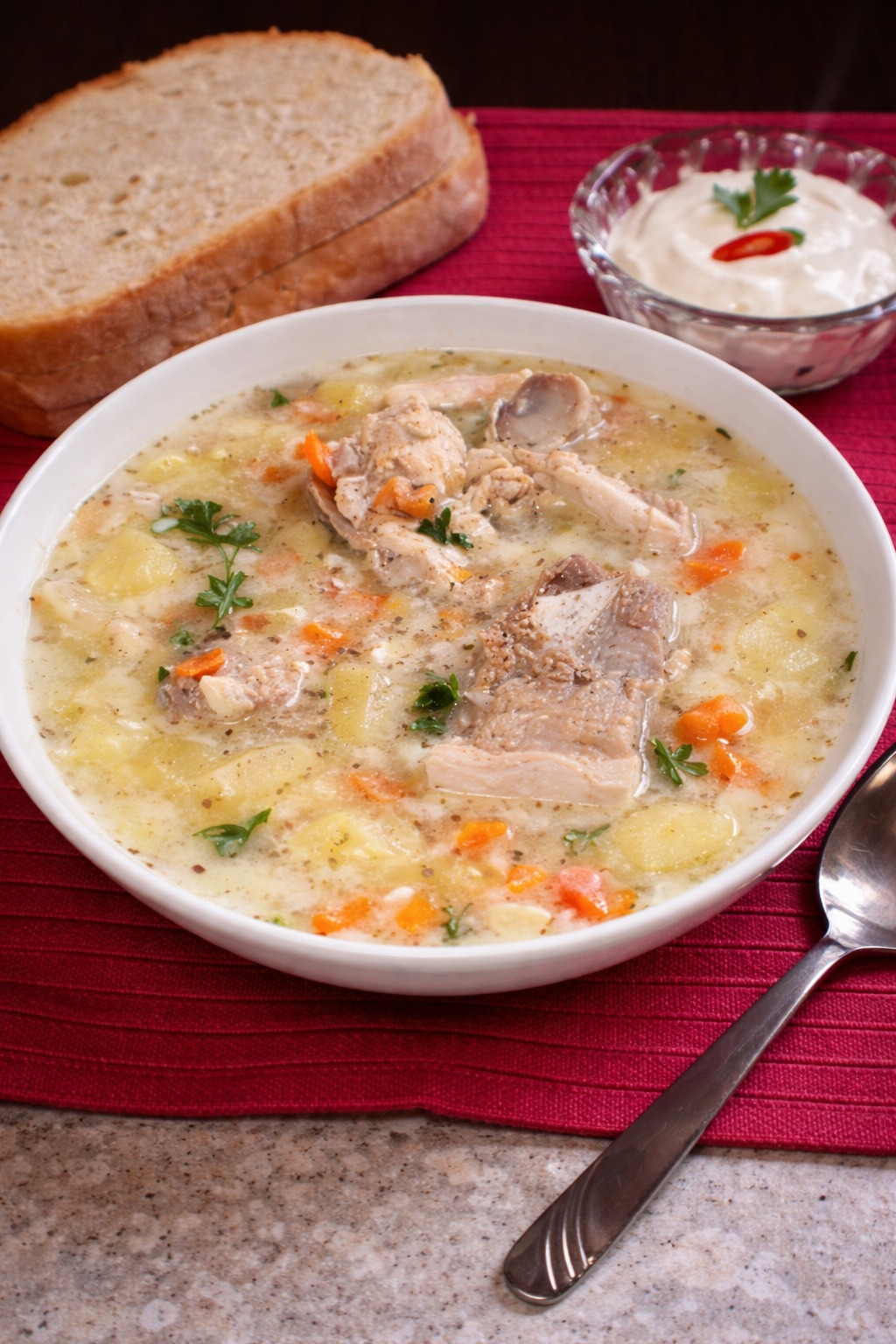 Ciorba acra cu tarhon si oase garf