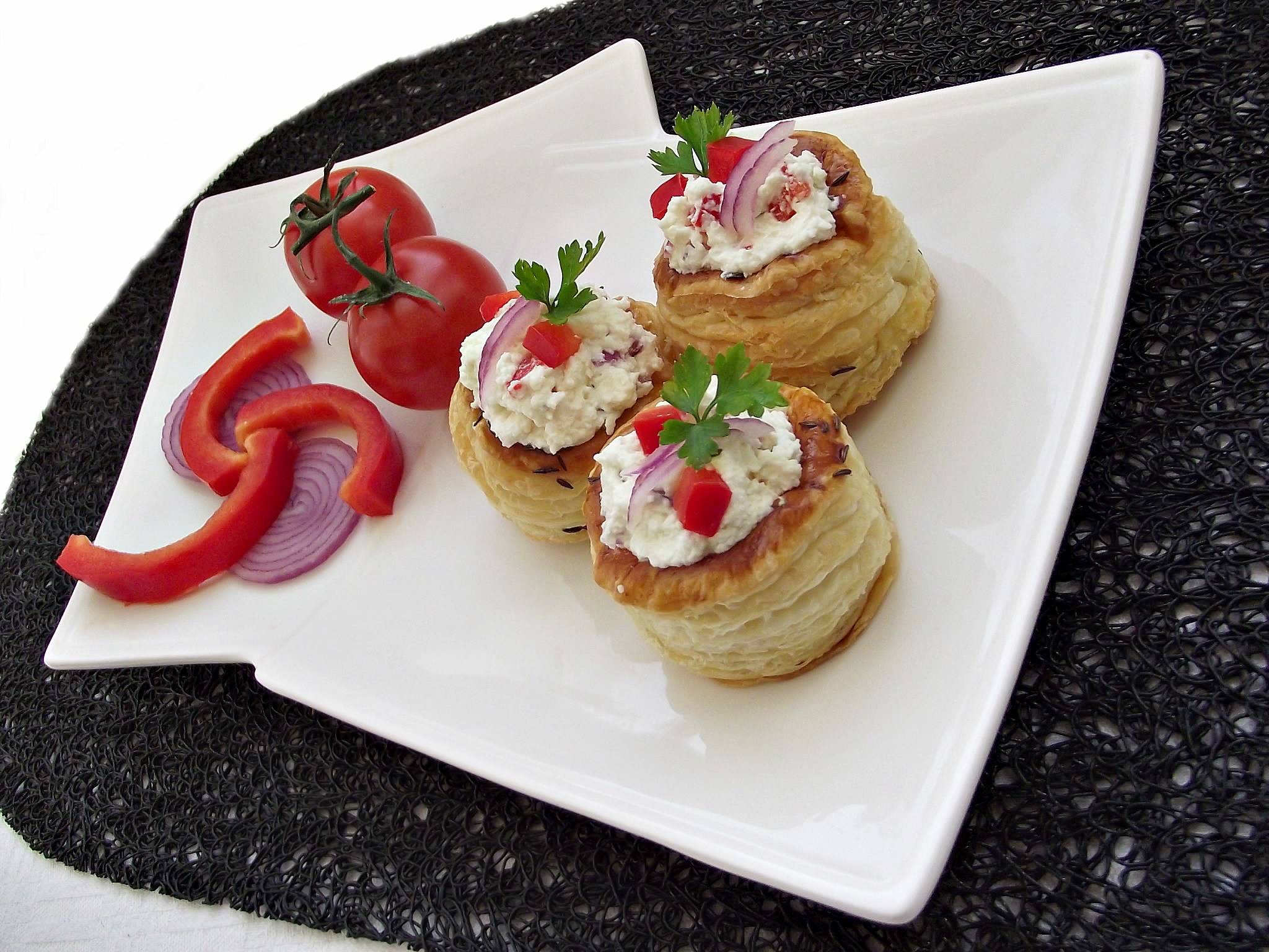 Vol au vent cu crema de branza