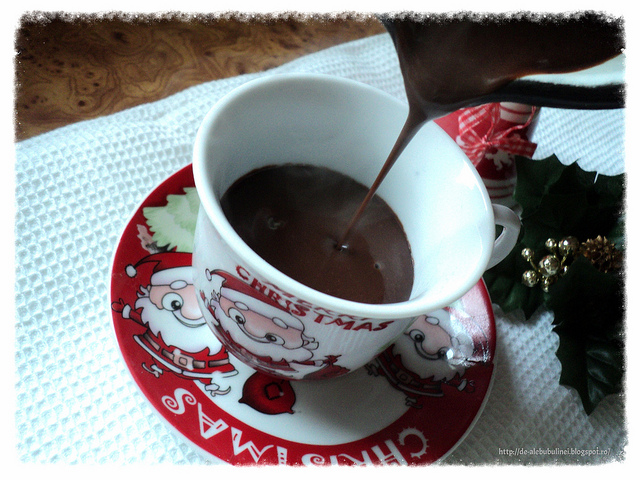 Ciocolata calda cu scortisoara