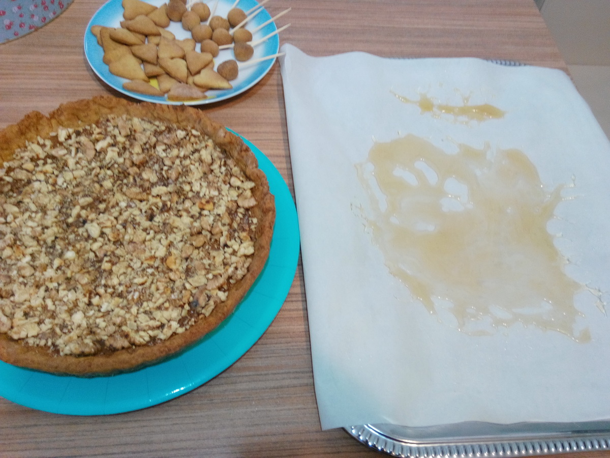 Tarta cu nuci, caramel si crema de ciocolata