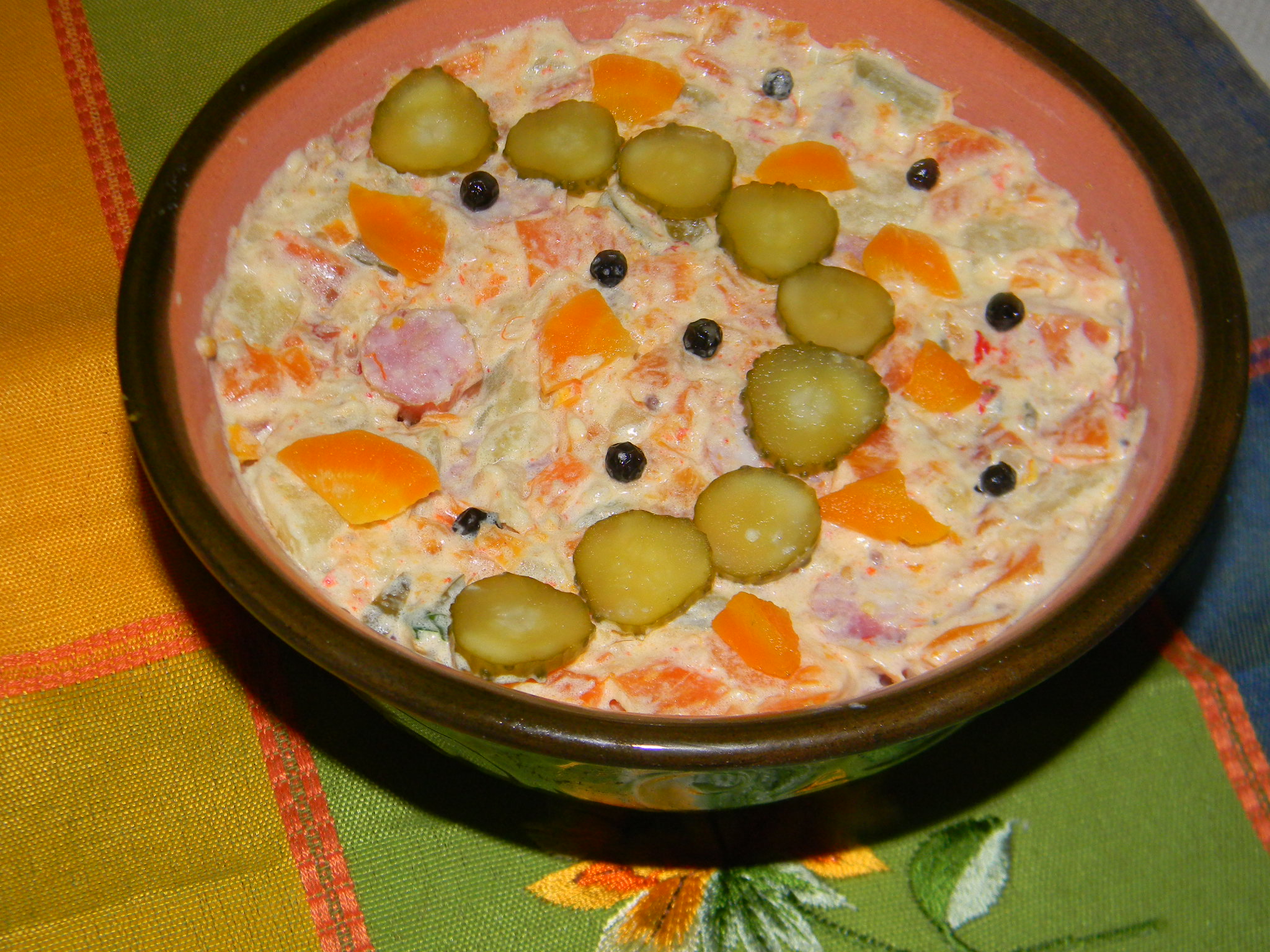 Salata a la russe  cu carnaciori