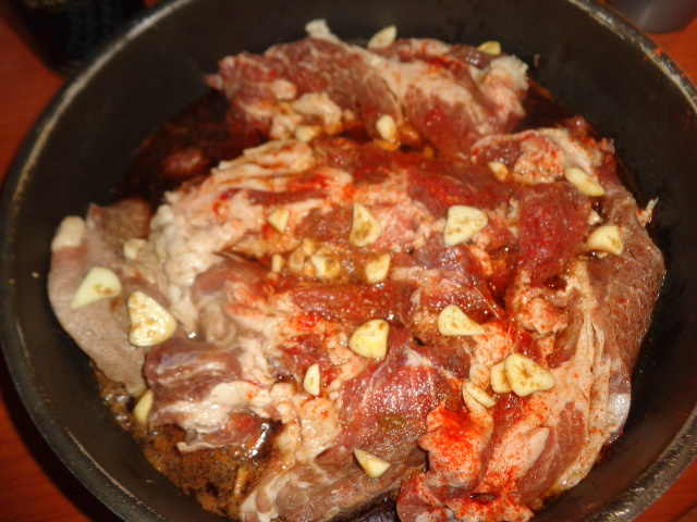 Ceafa de porc caramelizata in bere neagra