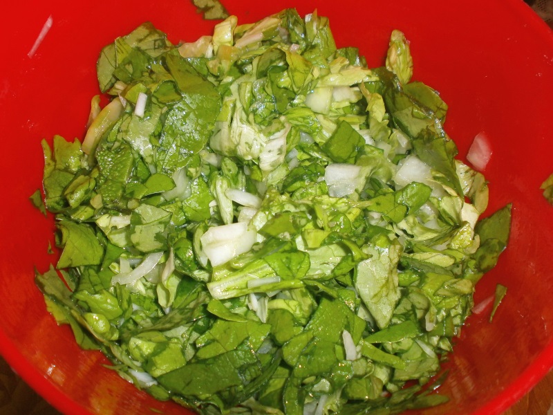 Salata verde cu ceapa si castravete
