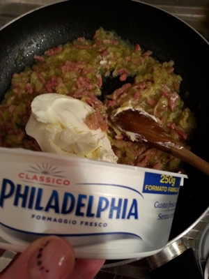 Paste cu pancetta dovlecel si Philadelphia