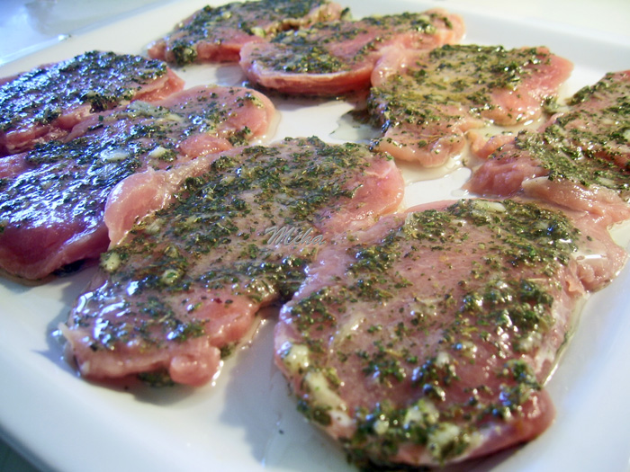 Muschiulet de porc marinat in sos de ierburi aromate