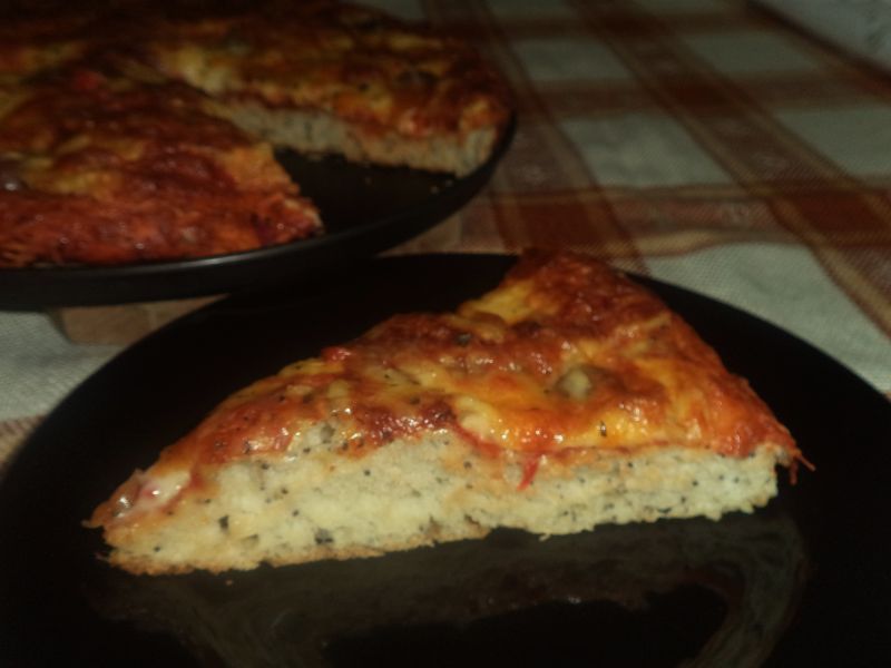 Pizza cu seminte si branzeturi