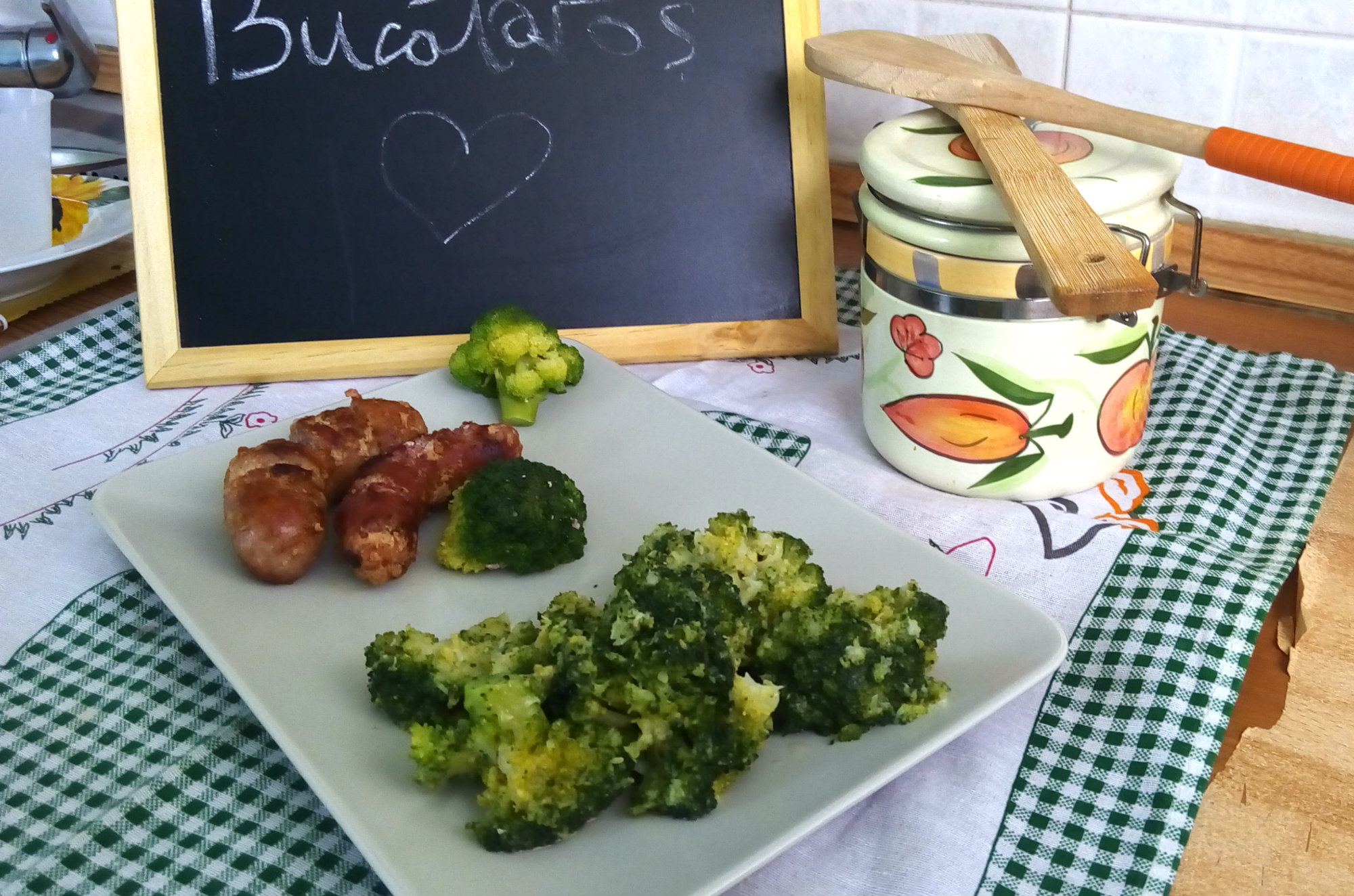 Broccoli cu carnati proaspeti de porc