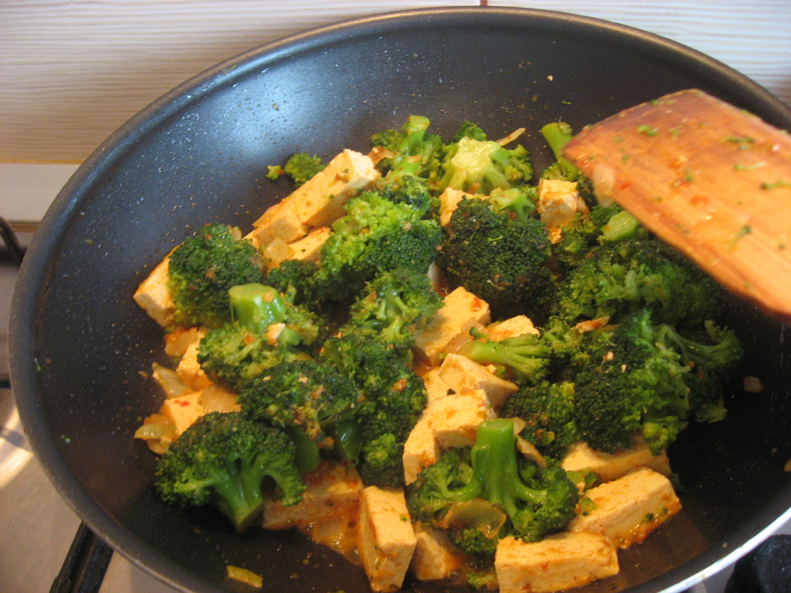 Salata de broccoli cu tofu