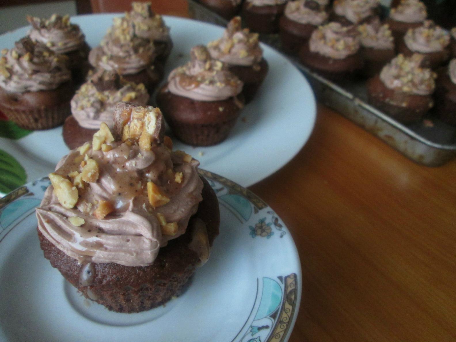 Briose cu snickers ( Snickers cupcakes)