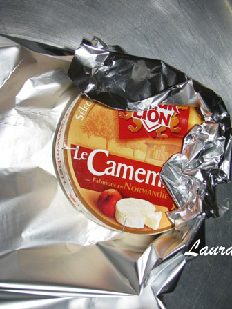 Camembert aromat la cuptor