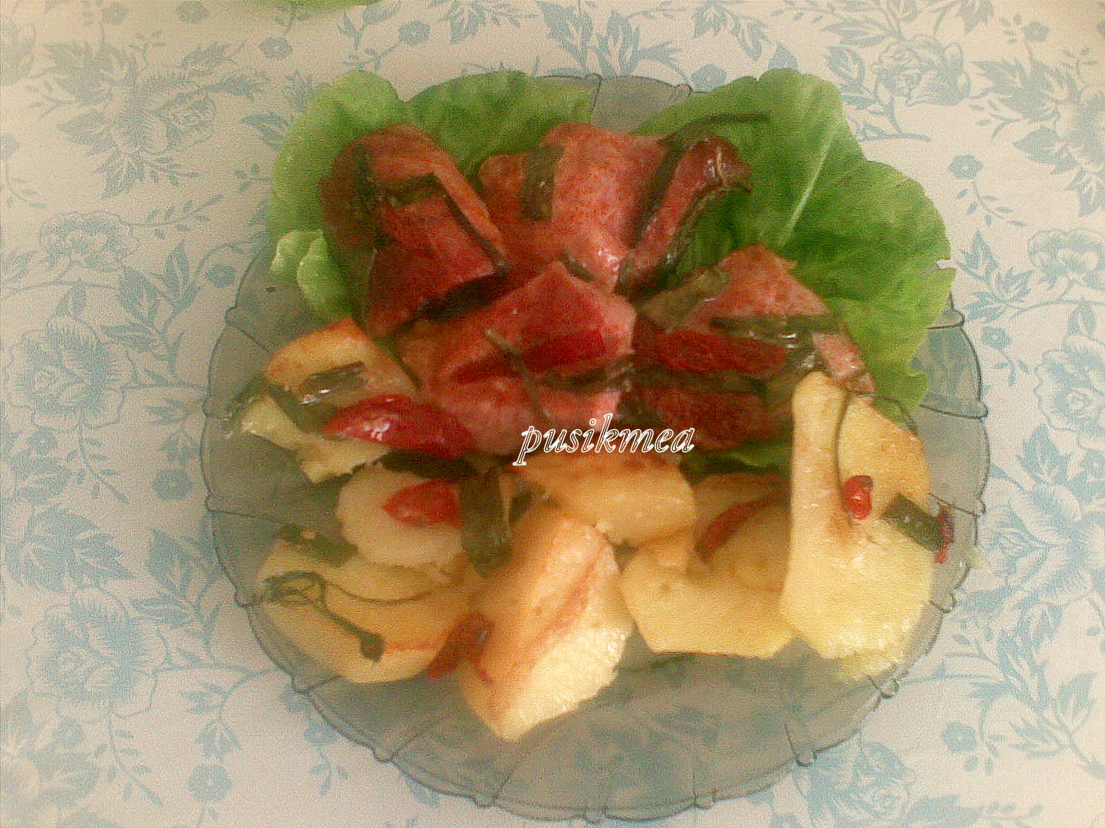Friptura de porc la tava cu cartofi, ceapa verde si ardei copt