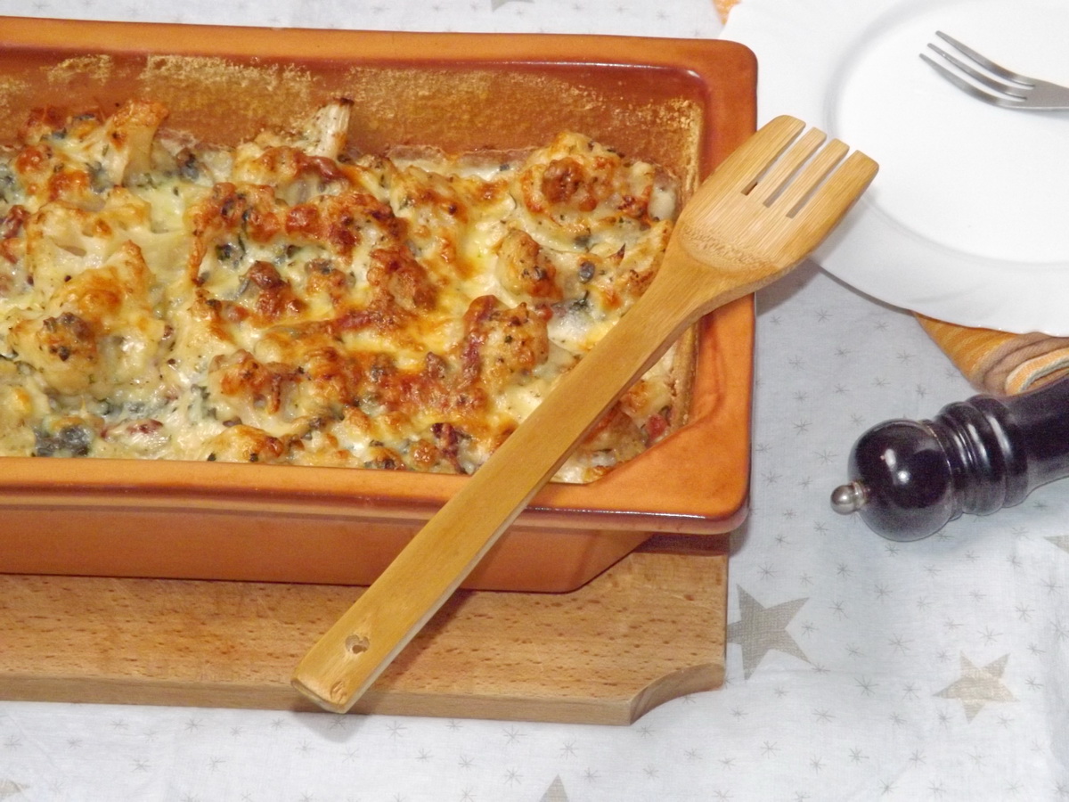 Conopida gratinata cu bacon si sos gorgonzola