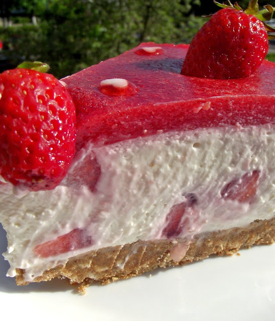 Cheesecake cu căpşuni,fara coacere