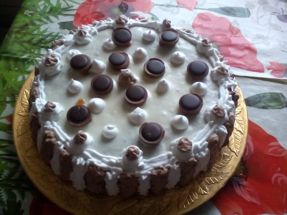 Tort cu crema de vanilie si ciocolata alba