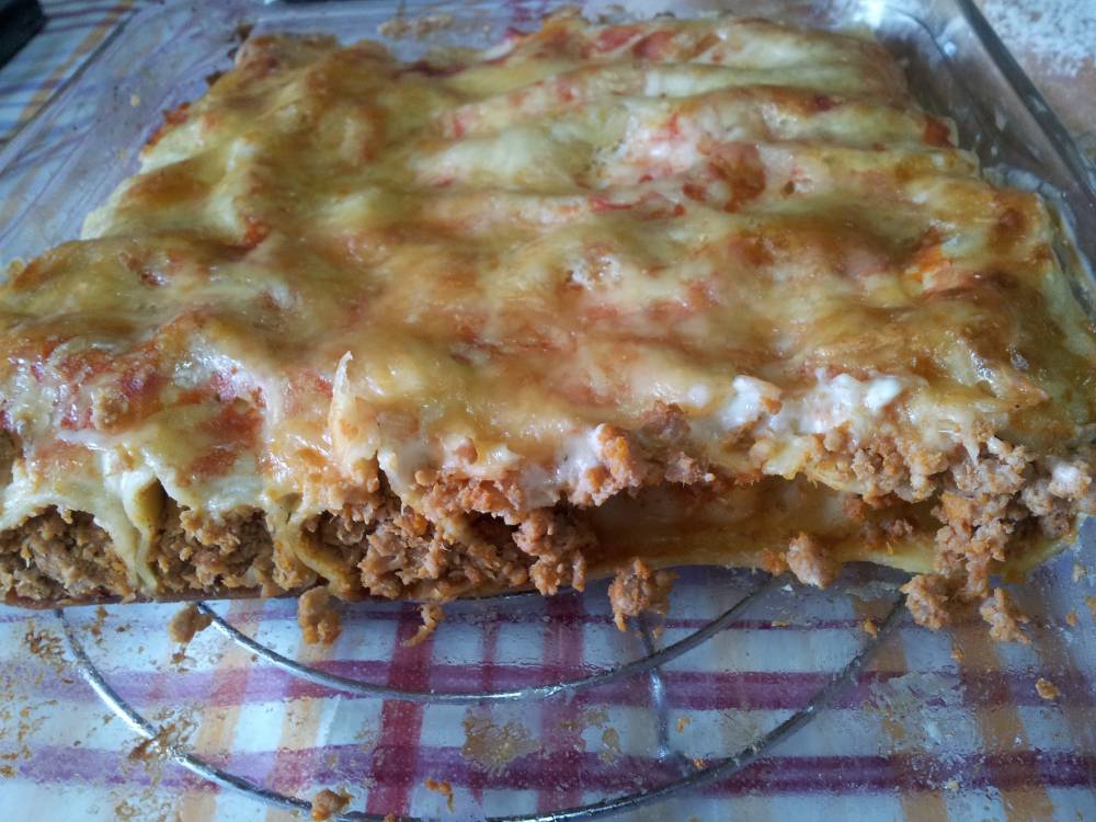 Cannelloni alla Bolognese cu sos Bechamel