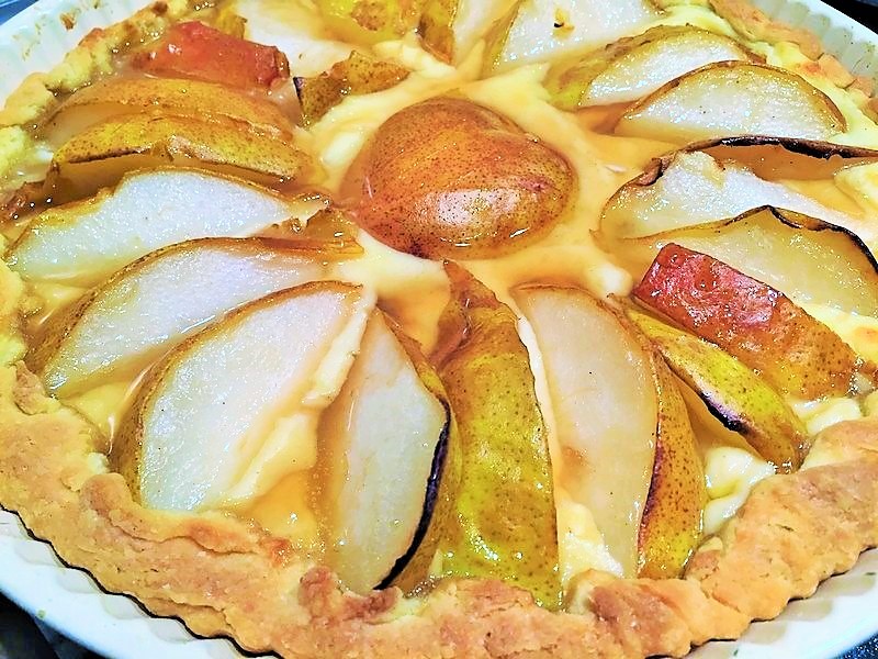 Tarta cu pere, crema de vanilie si sirop de artar