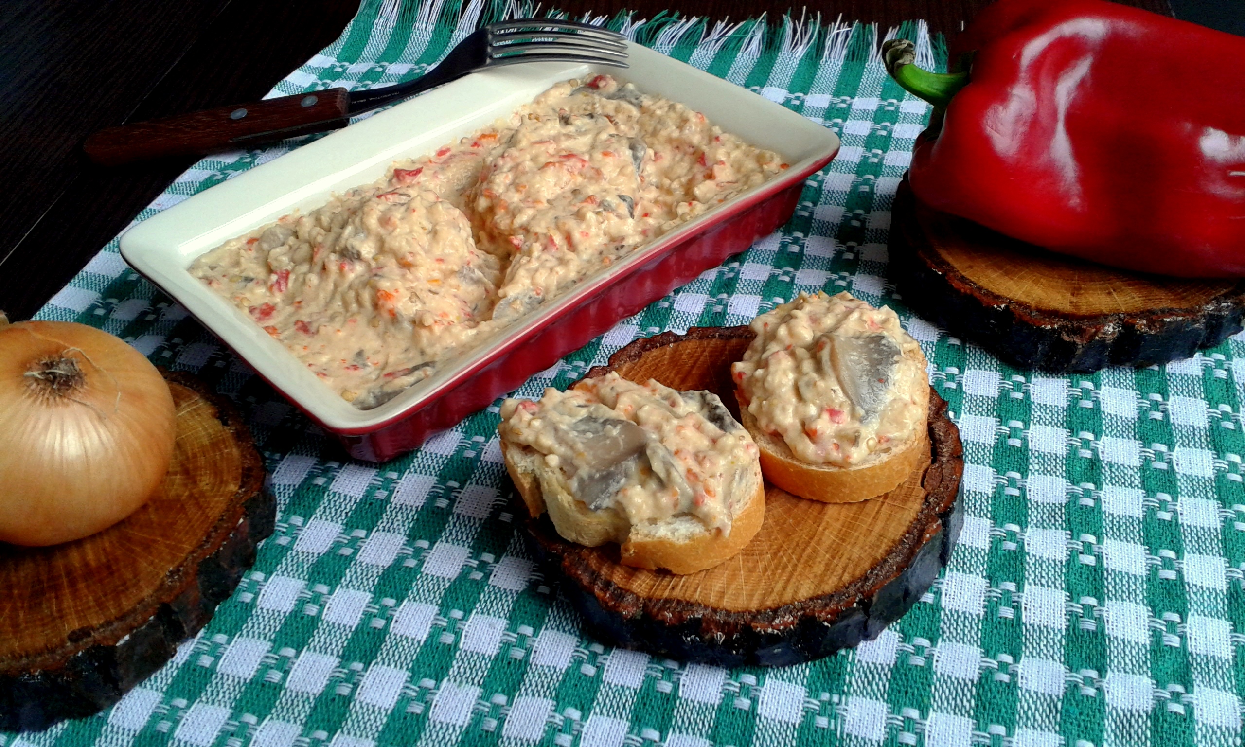 Salata de vinete cu ardei copti si ciuperci