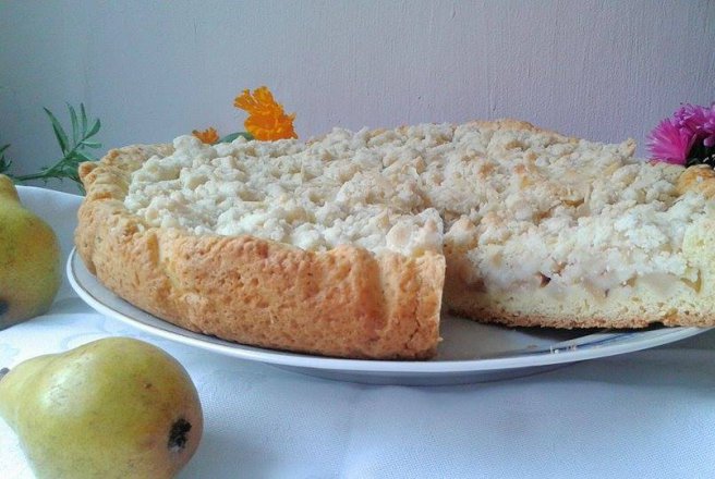 Tarta cu pere si aluat sfaramicios