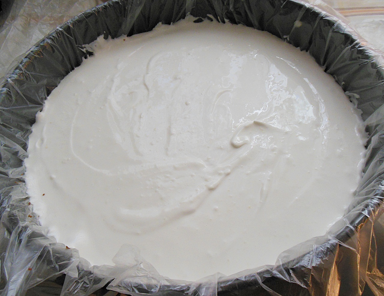 Cheesecake cu jeleu de piersici