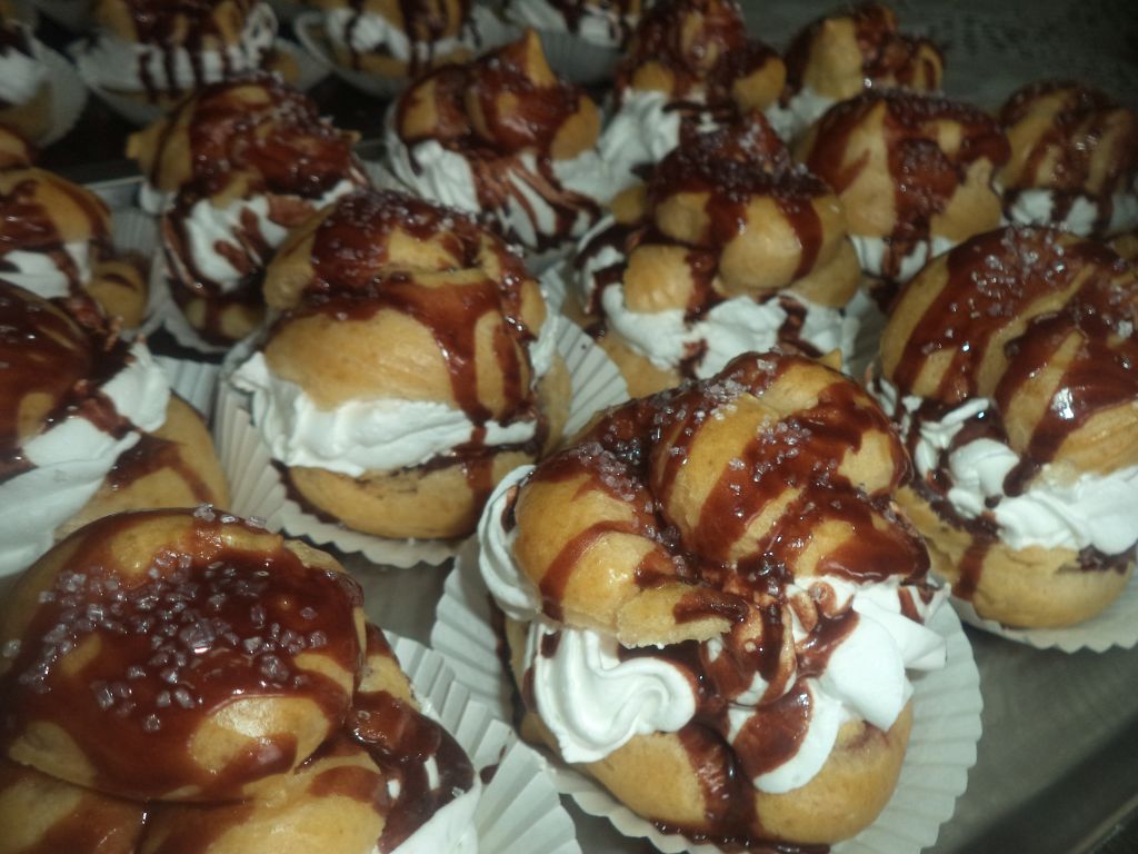 Choux a la creme cu dulceata de zmeura