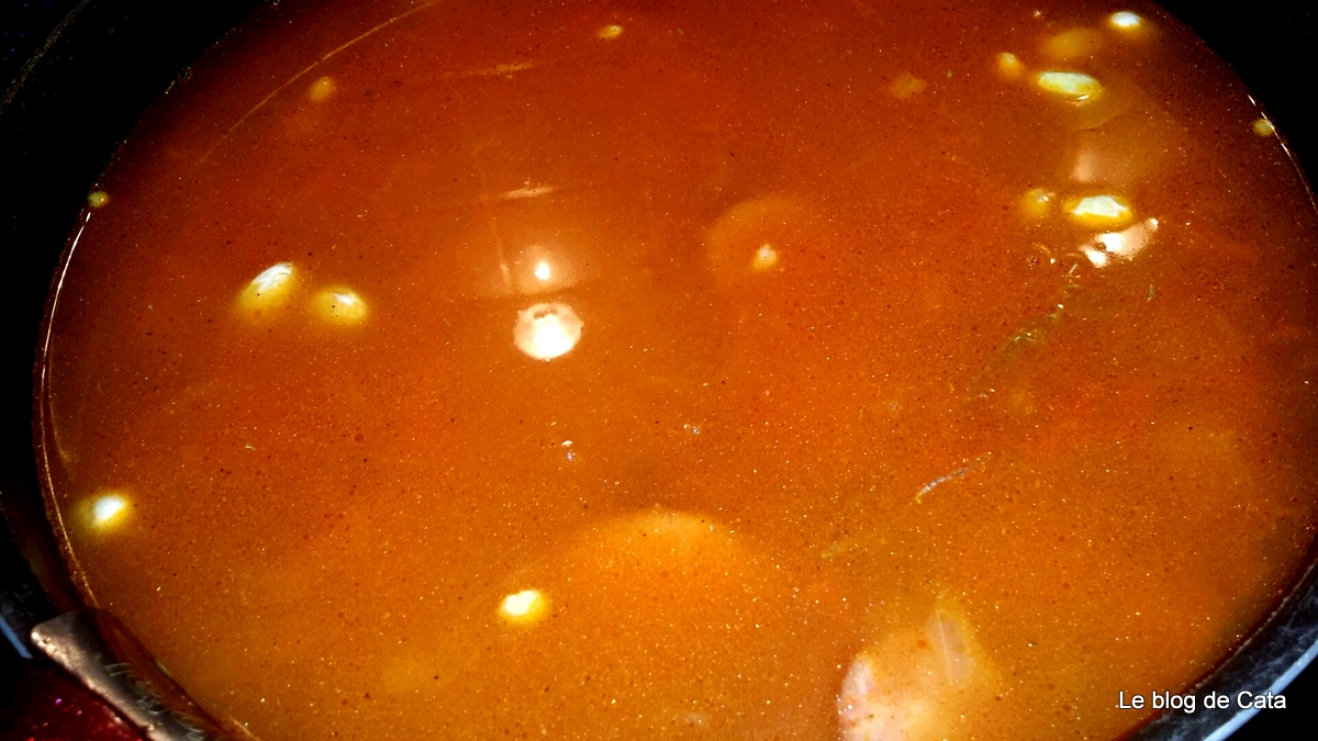 Supă picantă cu fasole  și cârnați