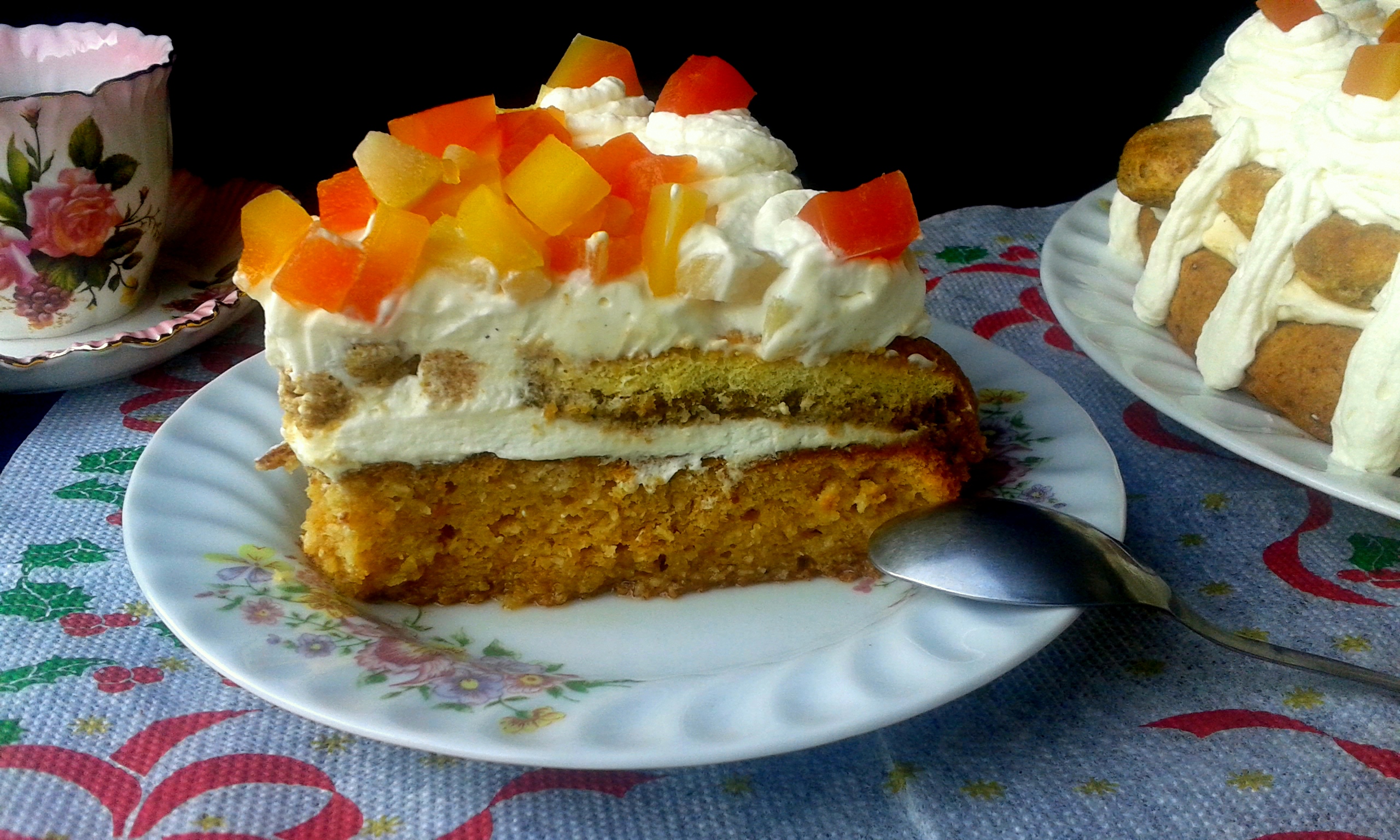 Tort cu piscoturi, mascarpone si fructe tropicale