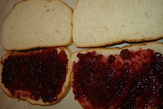 Friganele cu gem de fructe de padure