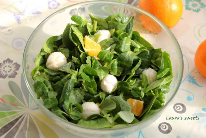 Salata de spanac si valeriana, cu mozzarella si portocala