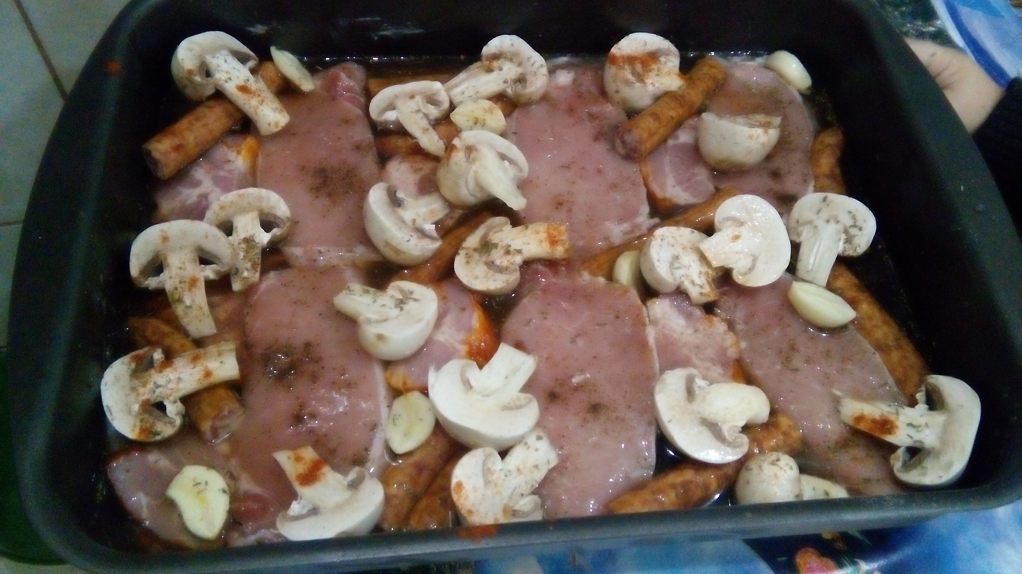 Friptura de porc aromata Godina, cu cartofi aurii cu marar