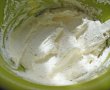 Prajitura cu crema de vanilie, visine si crema de fructe de padure-1