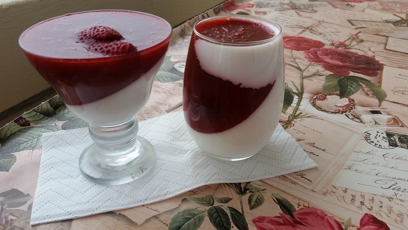 Panna cotta cu capsuni