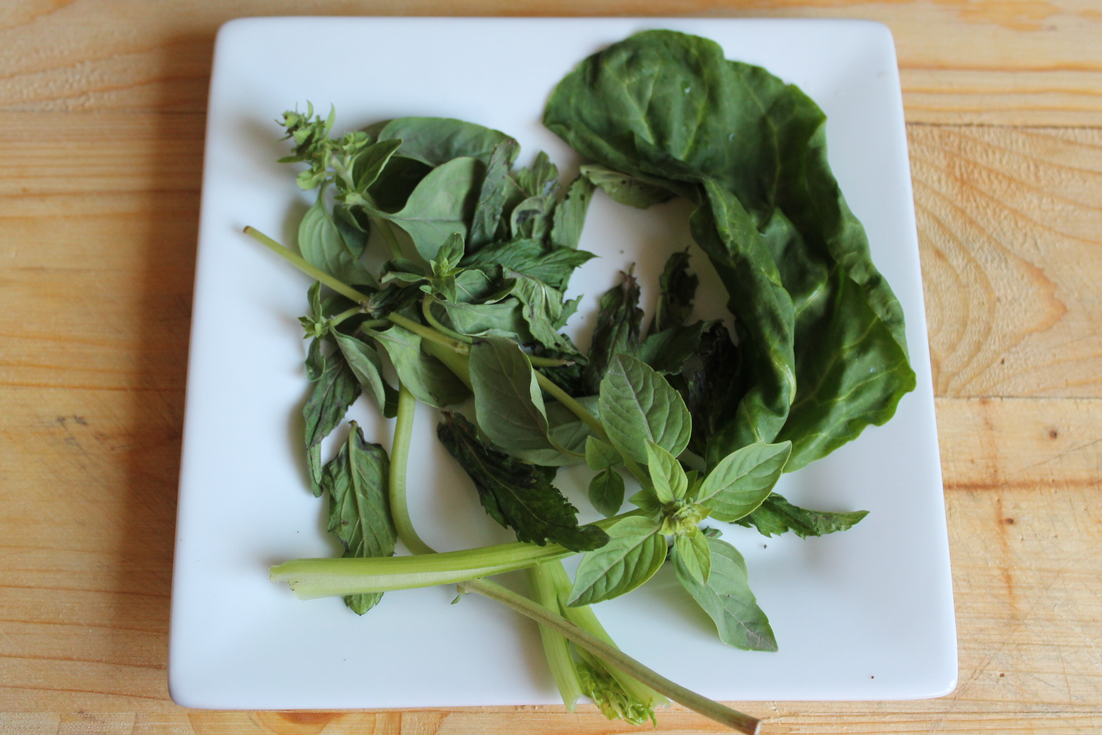 Salata de capsuni, creveti si sparanghel