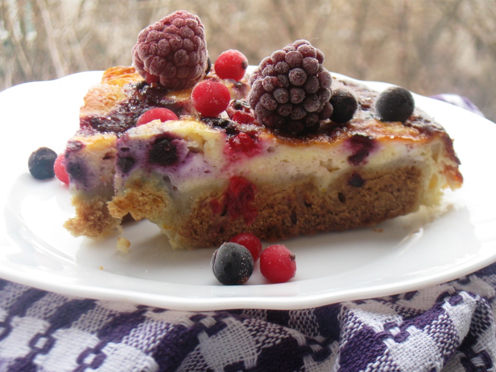 Tarta cu branza si fructe de padure