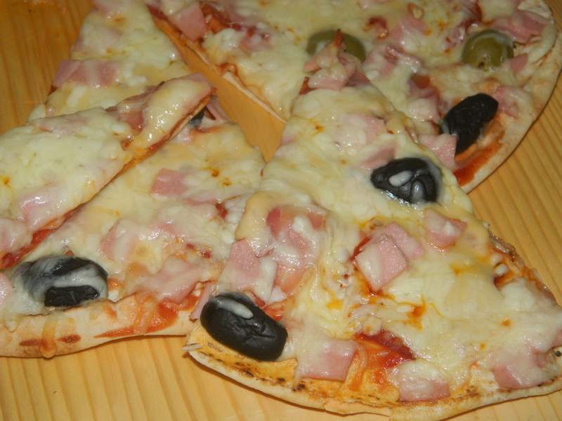 Pizza pe blat de lipie