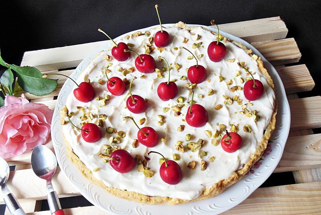 Tarta cu cirese si crema de vanilie cu mascarpone