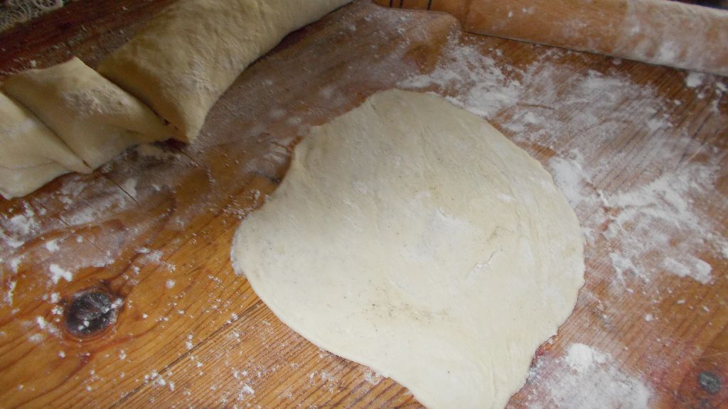 Foietaj de casa cu unt si ricotta la tigaie