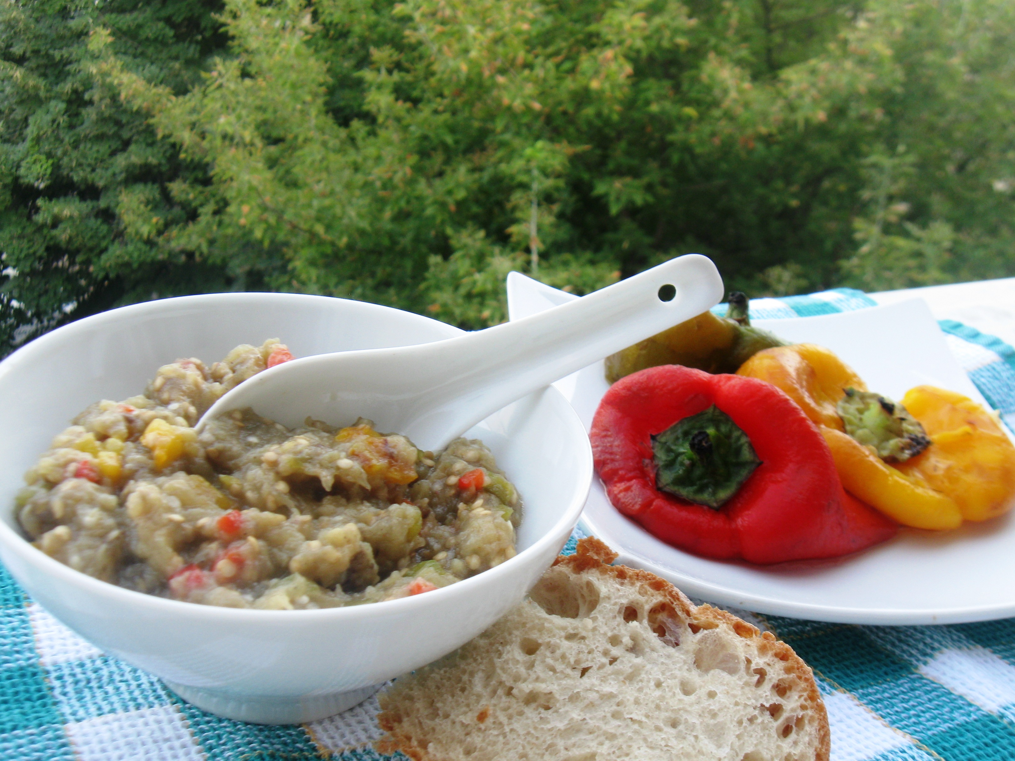 Salata de vinete cu ardei copti