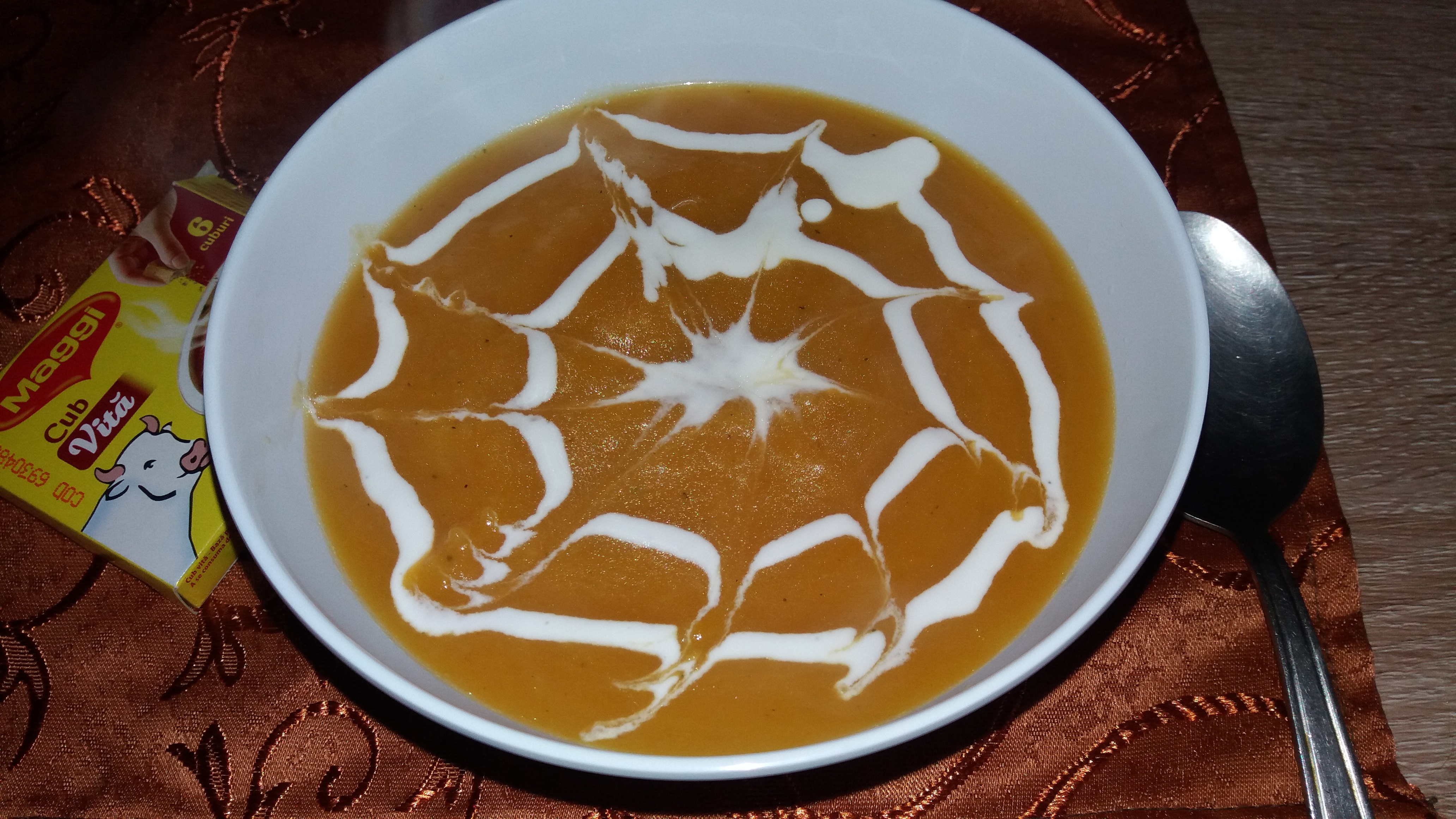 Supa crema de dovleac pentru Halloween