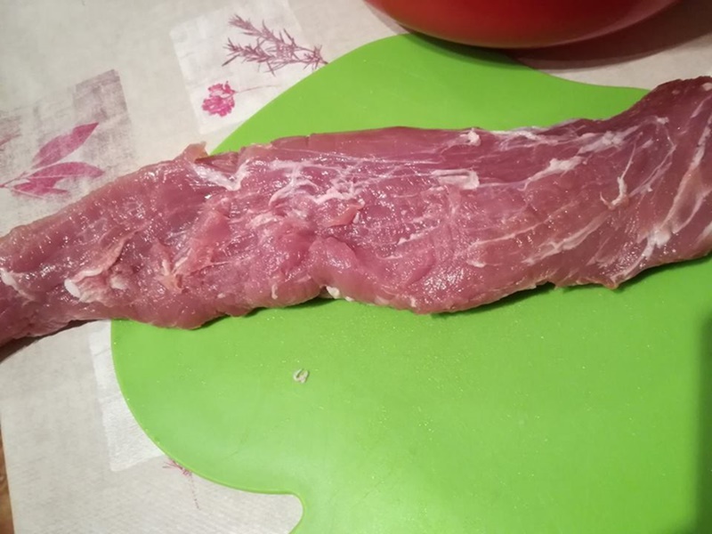 Muschiulet de porc cu sos de soia si crusta de alune