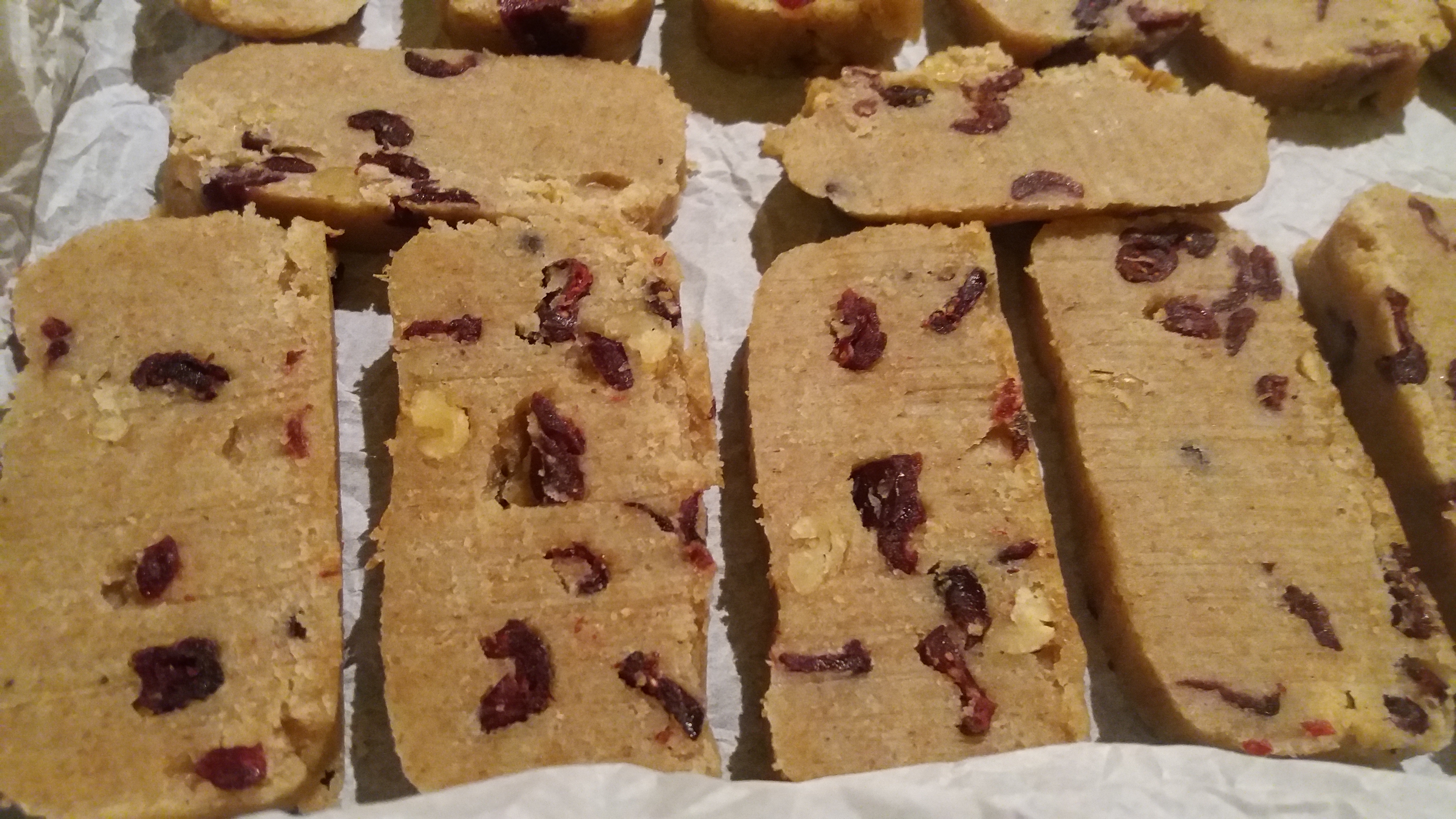 Biscuiti integrali cu merisoare si nuca