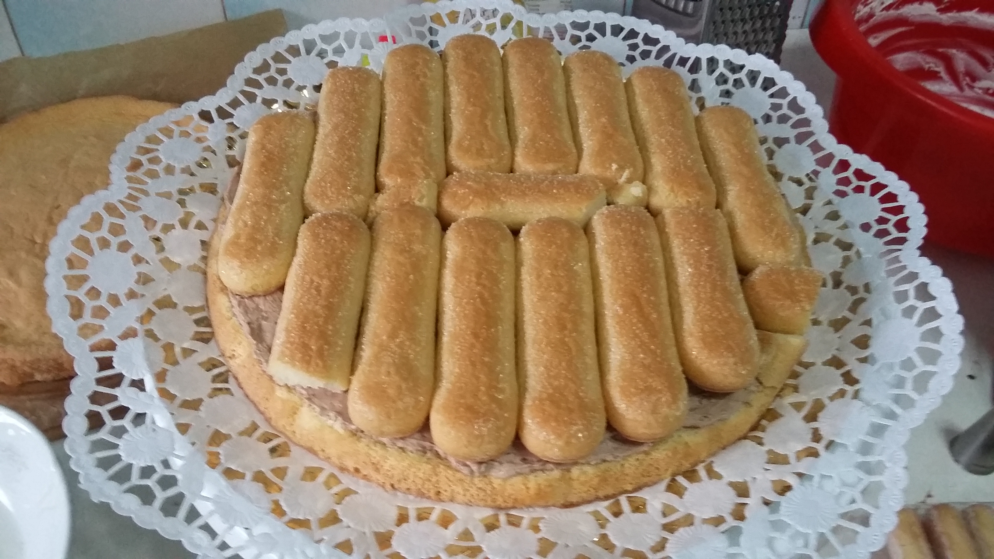 Tort cu crema de ciocolata si jeleu de visine